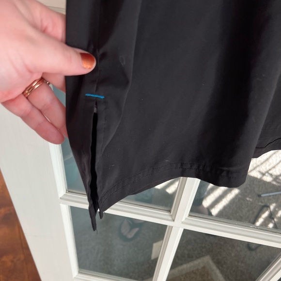 Black scrub set, includes top and bottoms - Picture 8 of 16